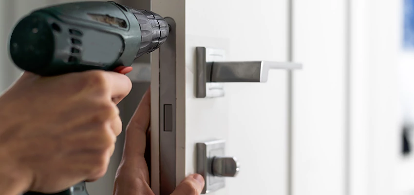 Locksmith For Lock Replacement Near Me in Rosemont, CA